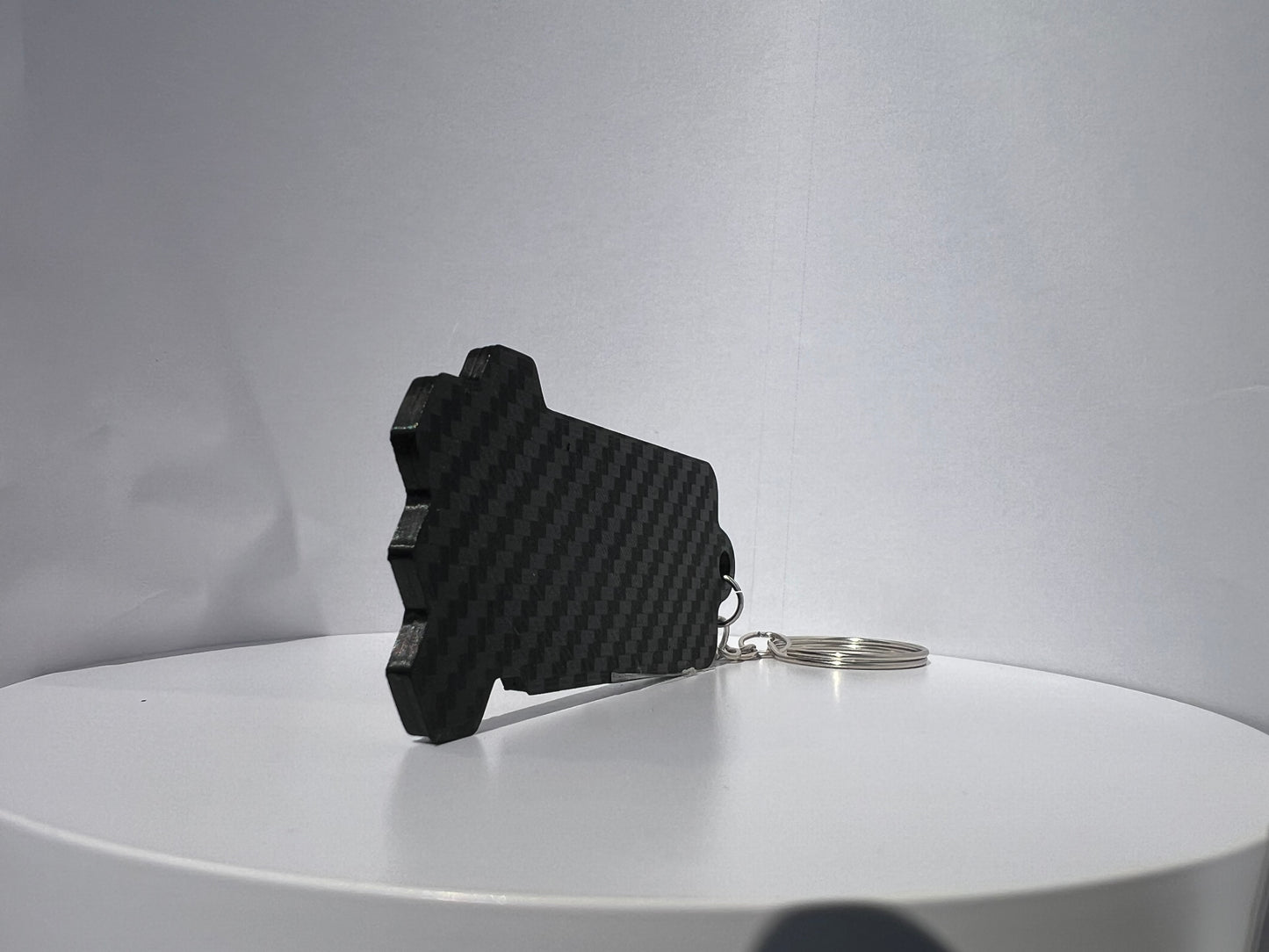 Personalisierter Schlüsselanhänger – Holz & Carbon Look – Mit Wunschgravur – Geschenkidee