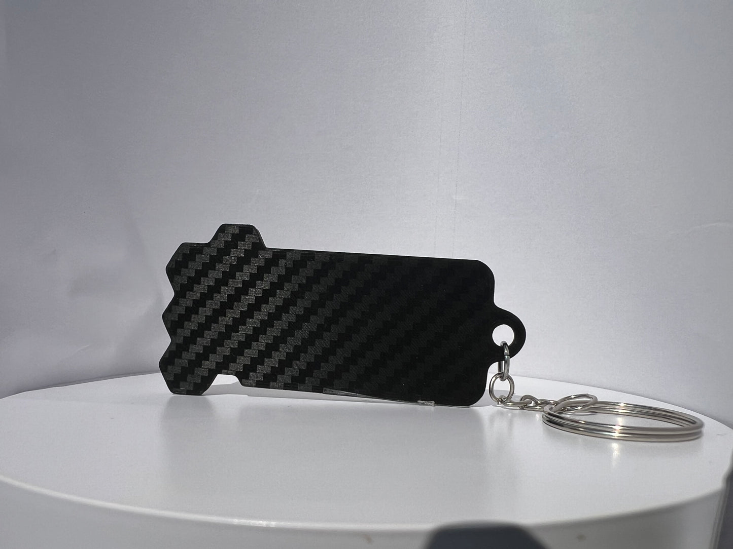 Personalisierter Schlüsselanhänger – Holz & Carbon Look – Mit Wunschgravur – Geschenkidee